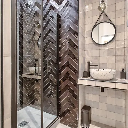 Lägenhet New ! Charming 1br In 15